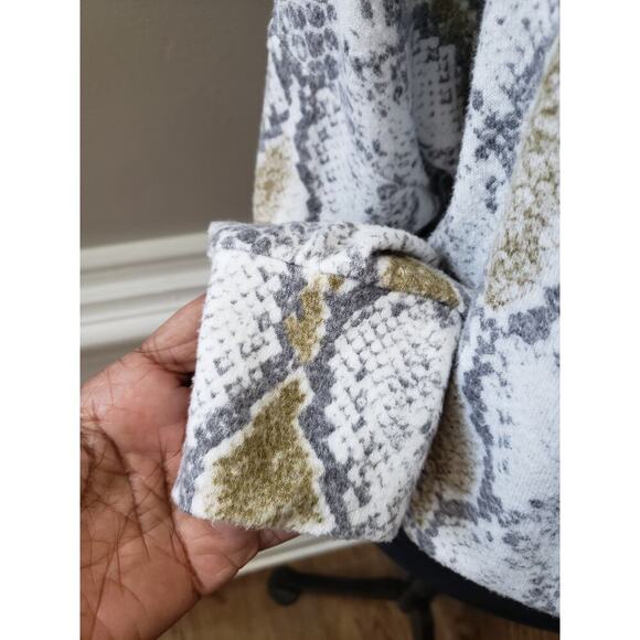 Women's Express Snake Print Long Sleeve Top Size S Long Sleeves Boat Neck - Picture 5 of 10